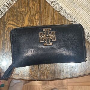 Tory Burch Black Leather Zip Wallet
